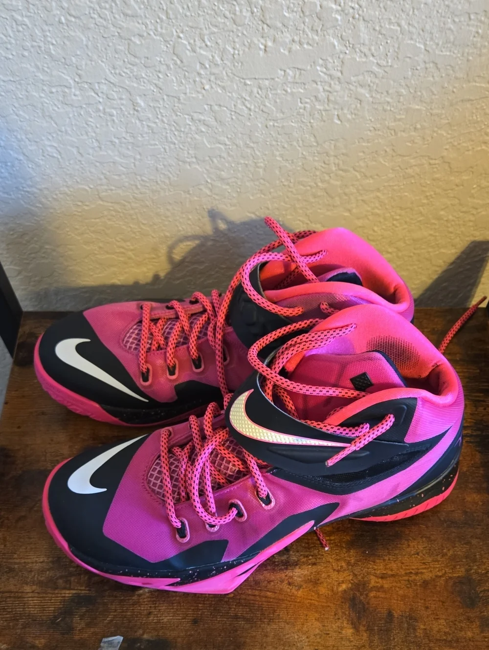 Nike Lebron Zoom Soldier 8 Breast Cancer Edition Pink and Black Size 9.5